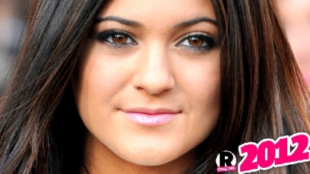 Sangkal Operasi, tapi Payudara Kylie Jenner Membesar
